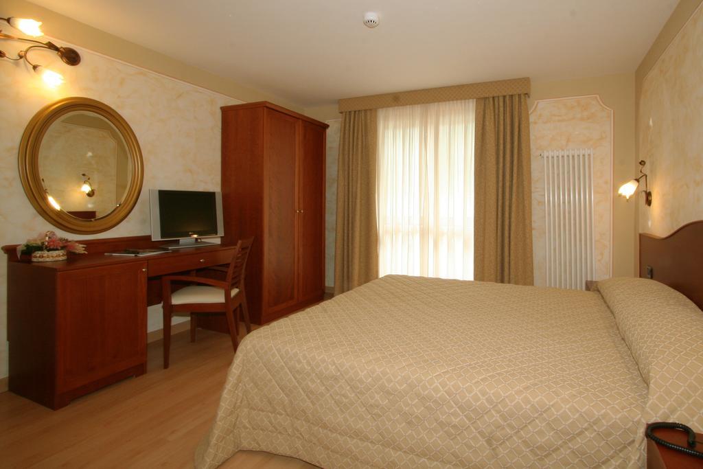 Hotel Dama Bianca Valtournenche Room photo